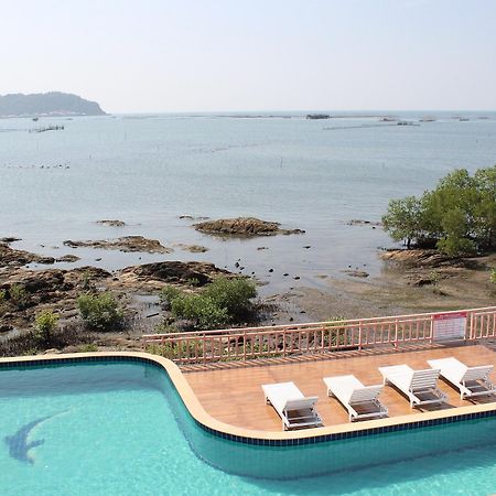 Bai Bua Beach Resort Чонбурі Екстер'єр фото